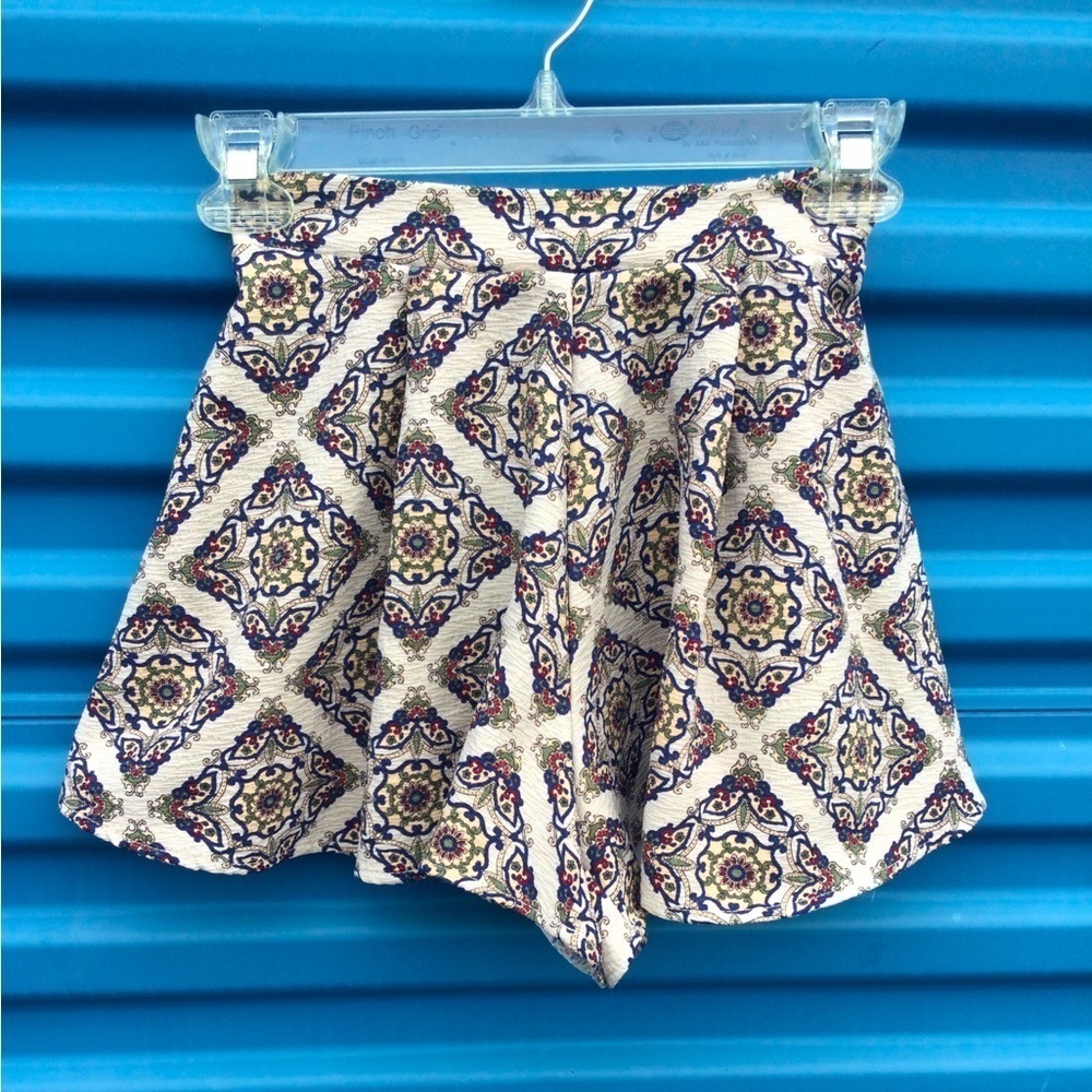Wild Pearl flat front shorts size XS